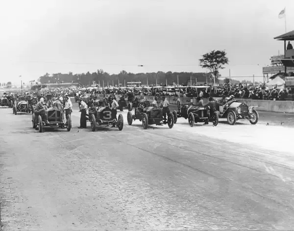 The First Indy 500: A Spectacular Start in 1911