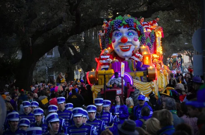 Which U.S. city is known for its Mardi Gras celebrations and vibrant jazz music scene?