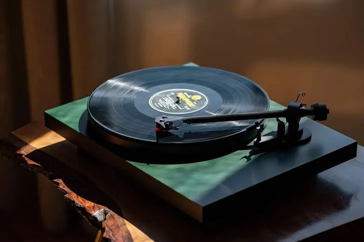 Test Your Knowledge of Vintage Items with This Challenging Quiz