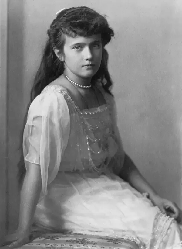 Did Duchess Anastasia Survive Her Family’s Execution?