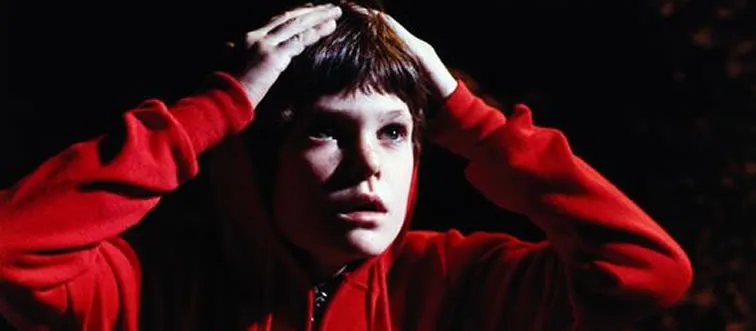 Which Steven Spielberg film features a friendly extraterrestrial and a young boy named Elliott?